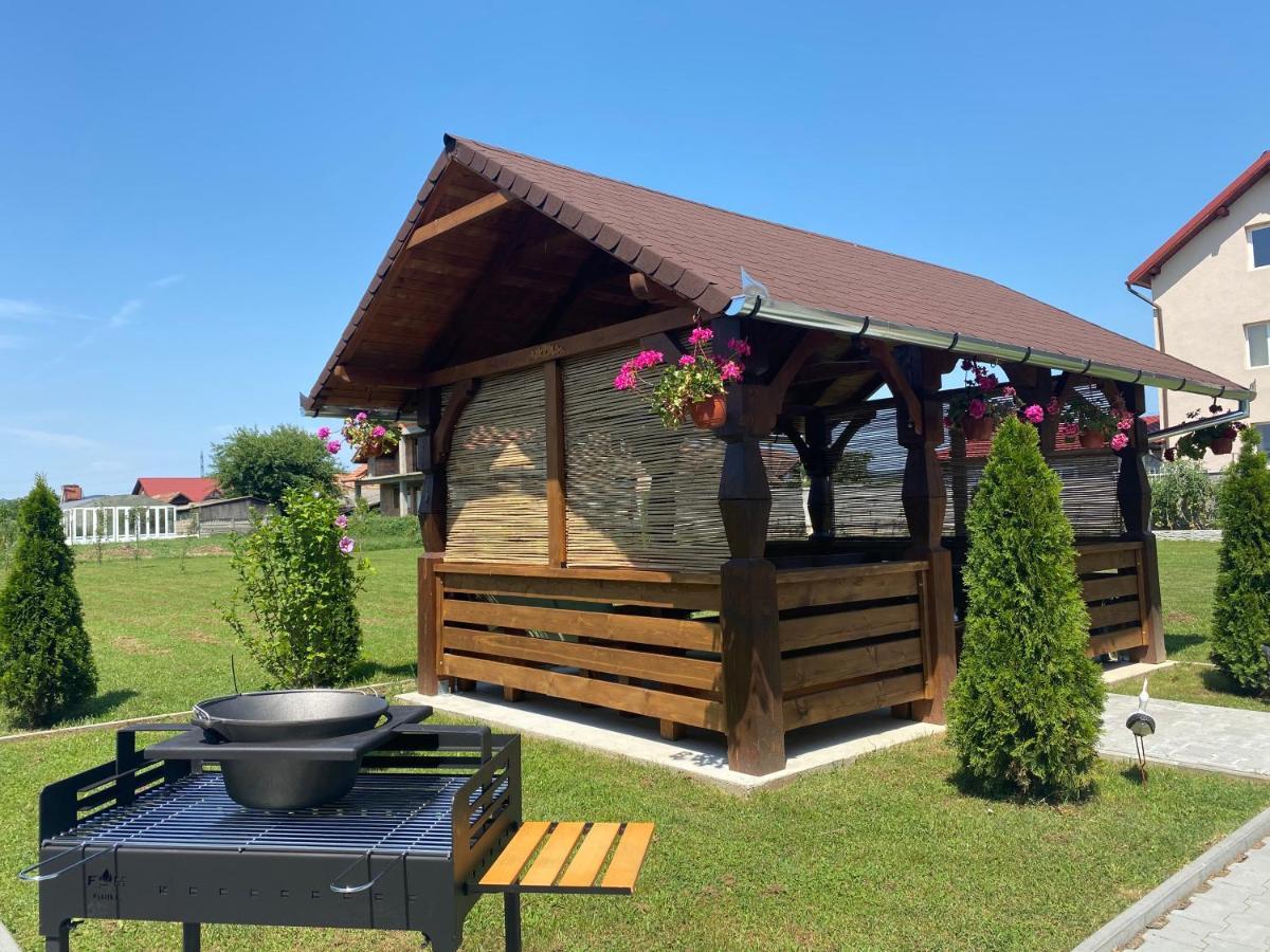 Absolut Residence Хацег Екстер'єр фото