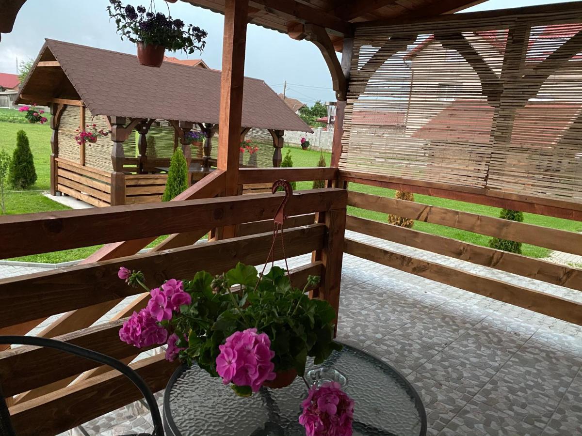 Absolut Residence Хацег Екстер'єр фото